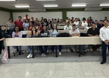 La Comisión Nacional de Bancos y Seguros (CNBS) impartió capacitación a estudiantes de la Universidad Tecnológica de Honduras (UTH)