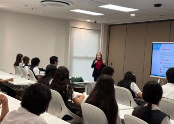 ¡Mes de la Patria, mes de Educación Financiera! La CNBS capacita a más de 380 personas en sus instalaciones