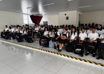 La CNBS refuerza conocimientos financieros en estudiantes del CIIE