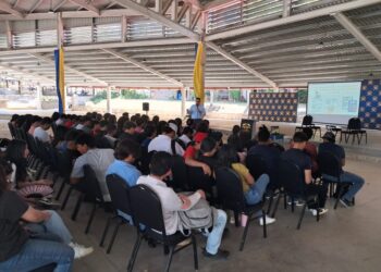 La CNBS Promueve la Cultura Financiera entre Estudiantes Universitarios de Danlí