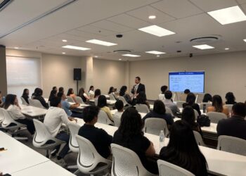 La CNBS impulsa la educación financiera en estudiantes de la UNAH