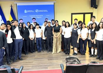 Estudiantes del CIIE aprenden a transformar el ahorro en metas y proyectos de vida mediante capacitación impartida por la CNBS