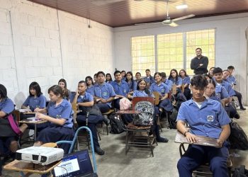 Más de 750 estudiantes de Cortés fortalecen sus conocimientos financieros con la CNBS