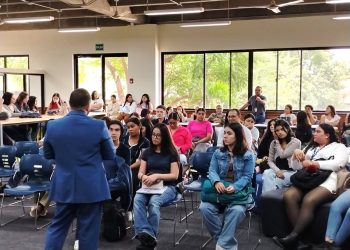 Universitarios de la José Cecilio del Valle fortalecen sus capacidades financieras gracias a la CNBS
