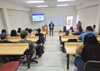 CNBS fortalece las capacidades financieras de jóvenes universitarios de la UTH