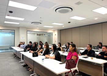Estudiantes de CEUTEC fortalecen sus conocimientos financieros con apoyo de la CNBS