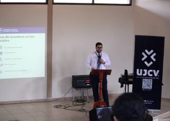 CNBS fortalece la educación financiera de estudiantes universitarios en Comayagua